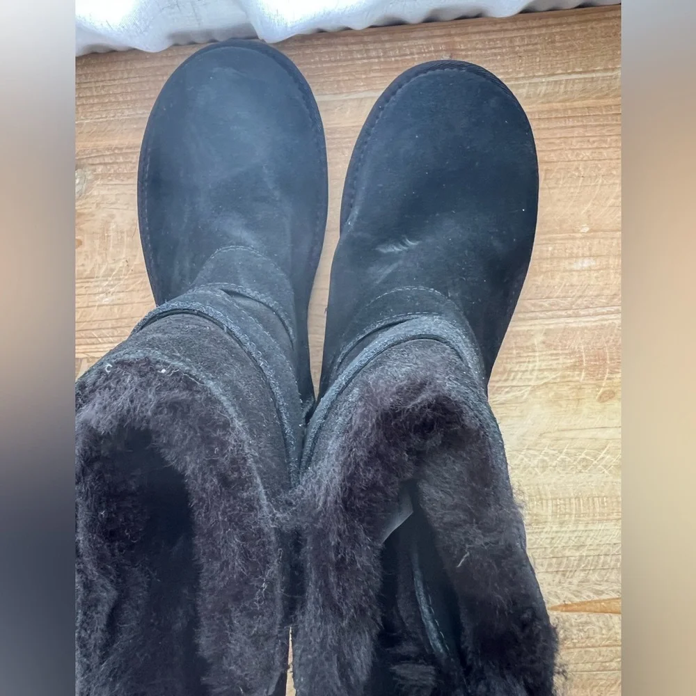 New UGG Bailey Graphic Logo Strap Boot in Black Women’s Size 7